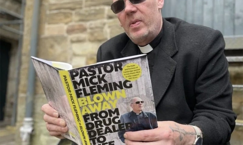 O pastor Mick Fleming escreveu um livro contando sua história. (Foto: Reprodução/God Reports)