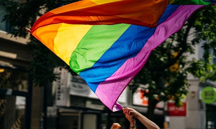 Lei que proíbe menores em parada gay entra em vigor nesta sexta-feira (06). (Foto ilustrativa: Unsplash/Raphael Renter)