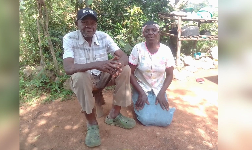 O casal Sula Mugudi e Aisha Mugudi. (Foto: Morning Star News)