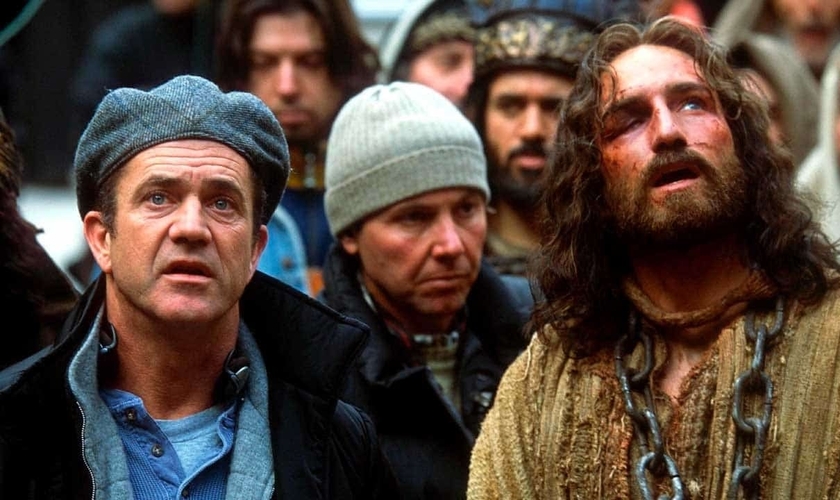 Mel Gibson e Jim Caviezel durante a gravação de “A Paixão de Cristo”. (Foto: Divulgação)