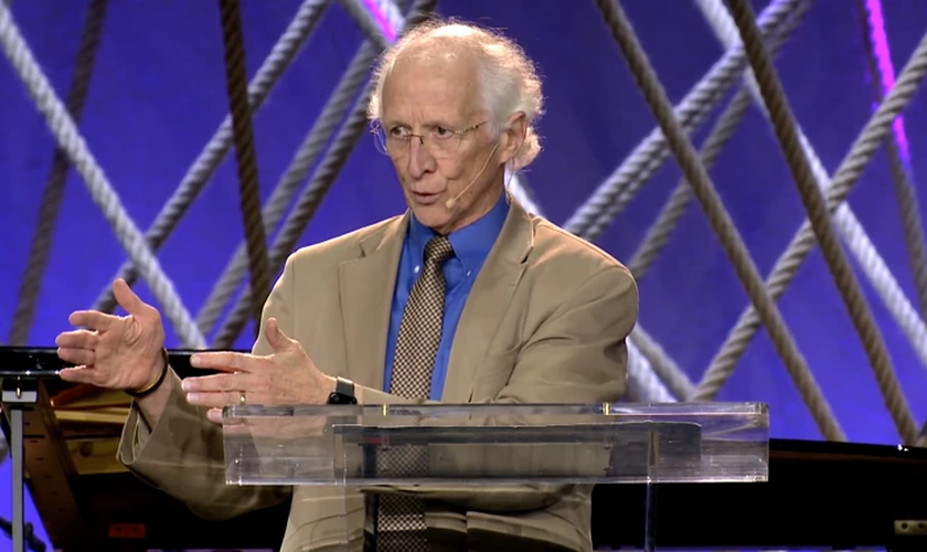 John Piper condenou a busca por se comunicar com falecidos. (Foto: Imagem ilustrativa/Reprodução/Sing! 2022 Conference).