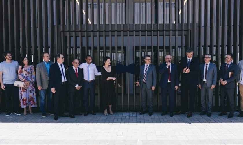 Rodrigo Silva inaugurou o Museu de Arqueologia Bíblia no domingo (12). (Foto: AICOM/Unasp).