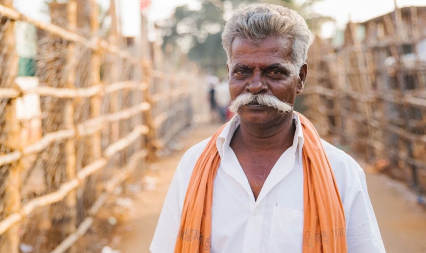 Homem indiano. (Foto: Ilustração/Unsplash/Church of the King)