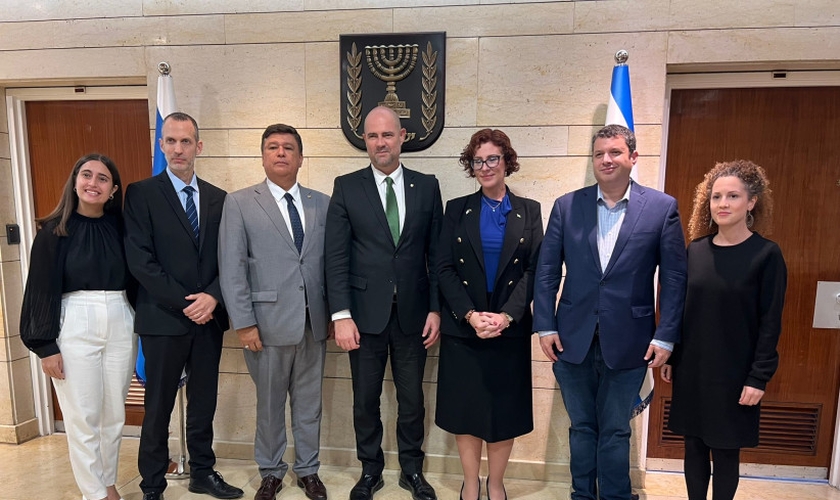 Parlamentares brasileiros se reúnem com Amir Ohana (centro), presidente do Knesset. (Foto: Israel Allies Foundation)