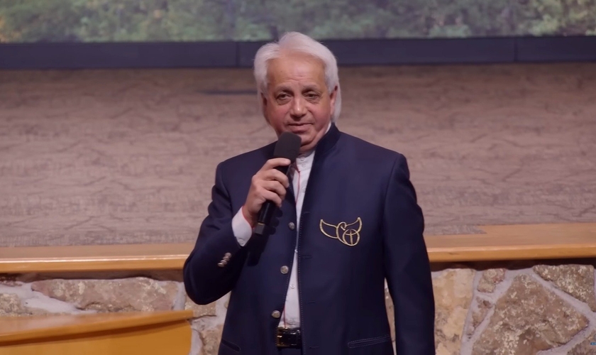 Benny Hinn. (Captura de tela/YouTube Andrew Wommack)