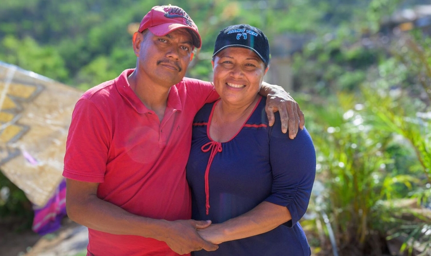 Fernando e Claudia. (Foto: Reprodução/Samaritan’s Purse)