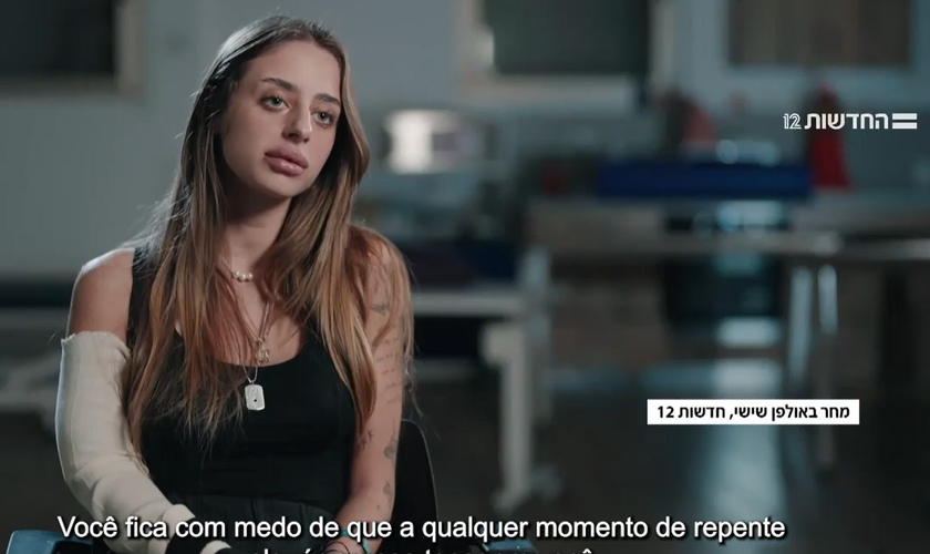 Mia Schem, de 21 anos, estava entre os mais de 200 reféns feitos pelo Hamas em 7 de outubro. (Captura de tela/Video/Canal 12)