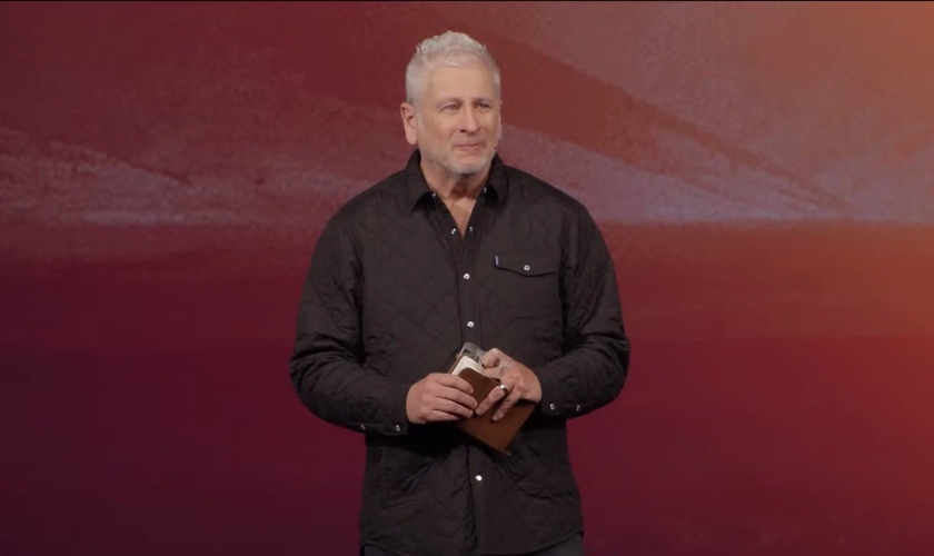 Pastor Louie Giglio. (Foto: Captura de tela/YouTube Passion City Church)