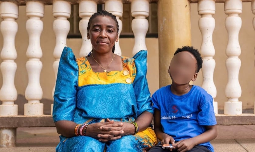 Francis e Amina. (Foto: Reprodução/Samaritan’s Purse)