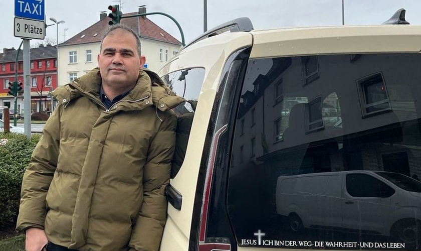 Jalil Mashali, motorista de táxi em Essen, na Alemanha. (Foto: Reprodução/RD)