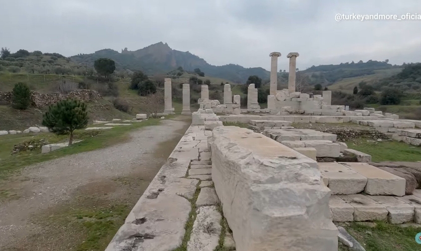 Ruínas da antiga igreja em Sardes. (Captura de tela: YouTube/Turquia para você)