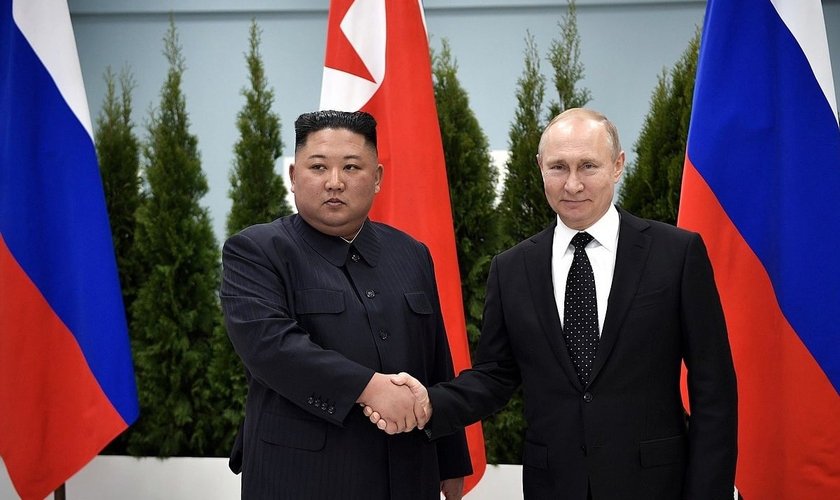 Kim Jong-Un e Vladimir Putin. (Foto: Wikimedia Commons/Alexei Nikolsky, The Presidential Press and Information Office)