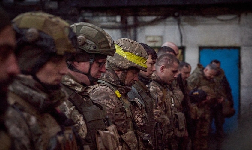 Soldados ucranianos. (Foto representativa: Wikimedia Commons/Presidência da Ucrânia)