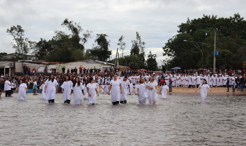 A Assembleia de Deus promoveu batismos simultâneos em 153 cidades. (Foto: Comunicação e Mídia AD. Porto Alegre).