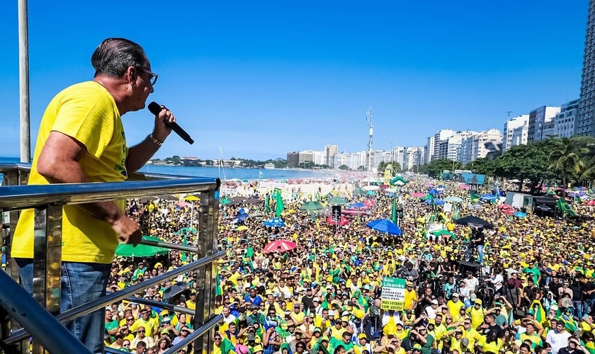Pr. Silas Malafaia em ato na orla de Copacabana. (Foto: Instagram/Silas Malafaia)