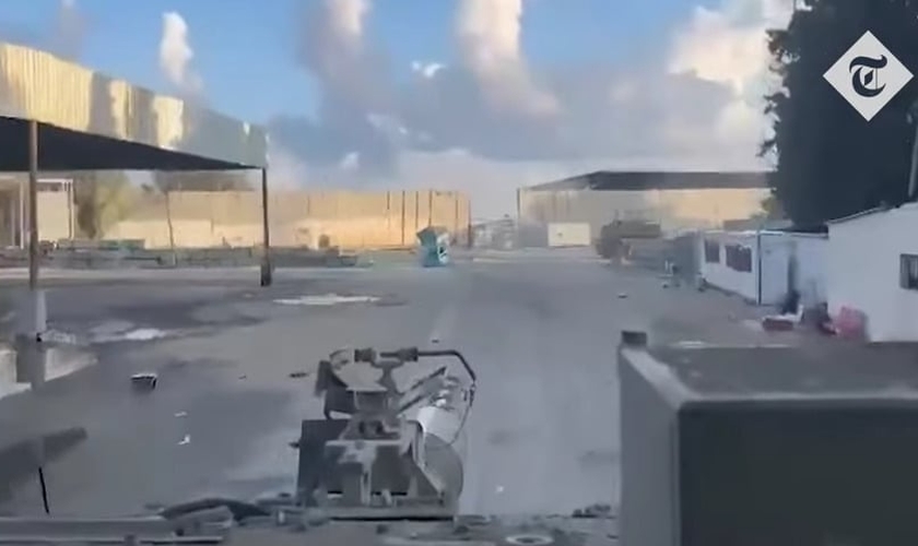 Tanques israelenses capturam passagem de fronteira de Rafah após Israel rejeitar cessar-fogo. (Captura de tela/YouTube/The Telegraph)