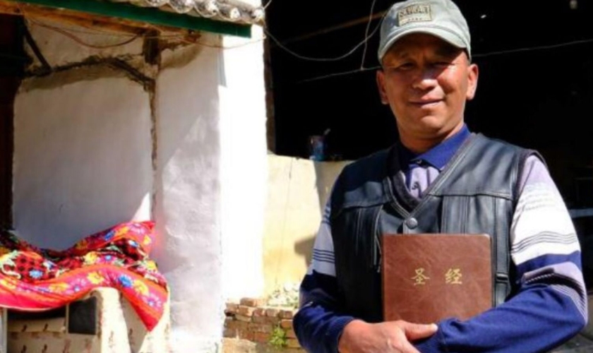 Cristão em aldeia remota na China. (Foto: Ilustração/Bible Society)