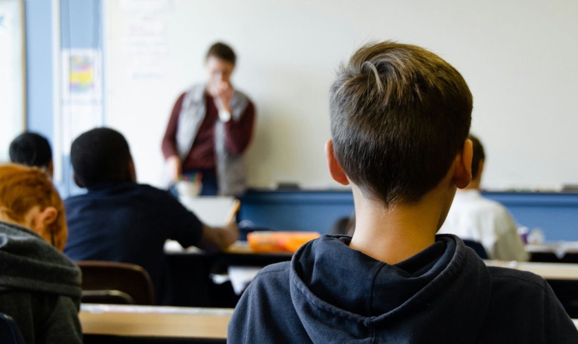 Crianças na sala de aula. (Foto: Reprodução/Unsplash/Taylor Flowe)