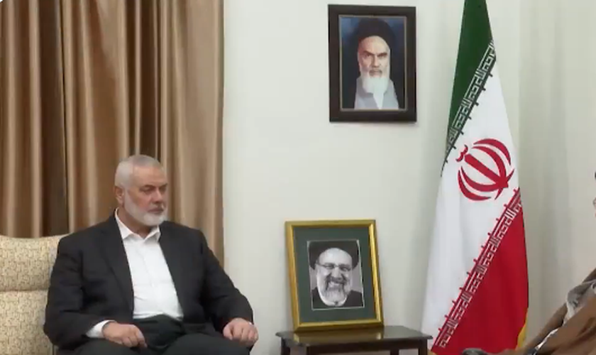 Reunião entre o líder do Irã, Ali Khamenei e o representante do Hamas, Ismail Haniyeh. (Captura de tela/X/Khamenei Media)