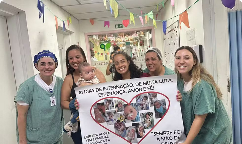 Equipe da UTI pediátrica fez homenagem ao bebê que recebeu alta após 81 dias internado. (Foto: Arquivo pessoal) 