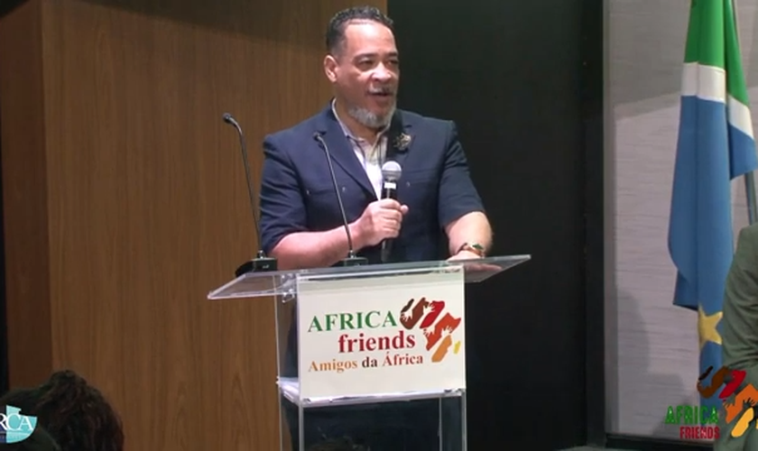 Reverendo Sergio Mello, idealizador do “Africa Friends”. (Captura de tela/YouTube/Sergio Melo)