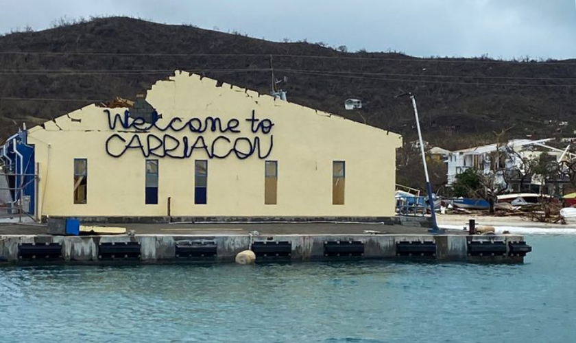 Igreja em Carriacou, com população de 9.600 habitantes, sofreu grandes danos pelo furacão Beryl. (Foto: Chrispin Hosten)