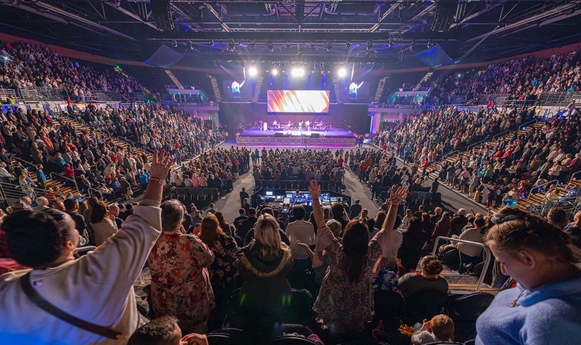 Mais de 4.600 pessoas lotaram o Gold Coast Convention & Exhibition Centre. (Foto: BGEA)