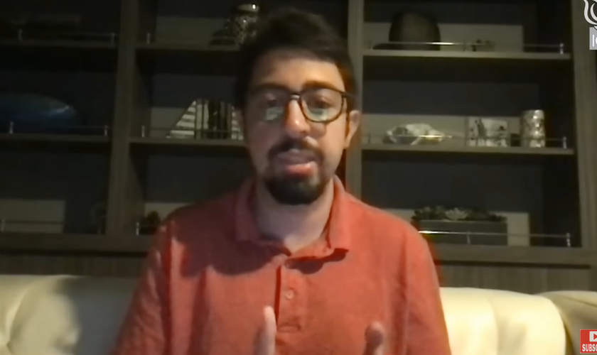 Fady contando seu testemunho. (Foto: Reprodução/YouTube/Mohamad Faridi)