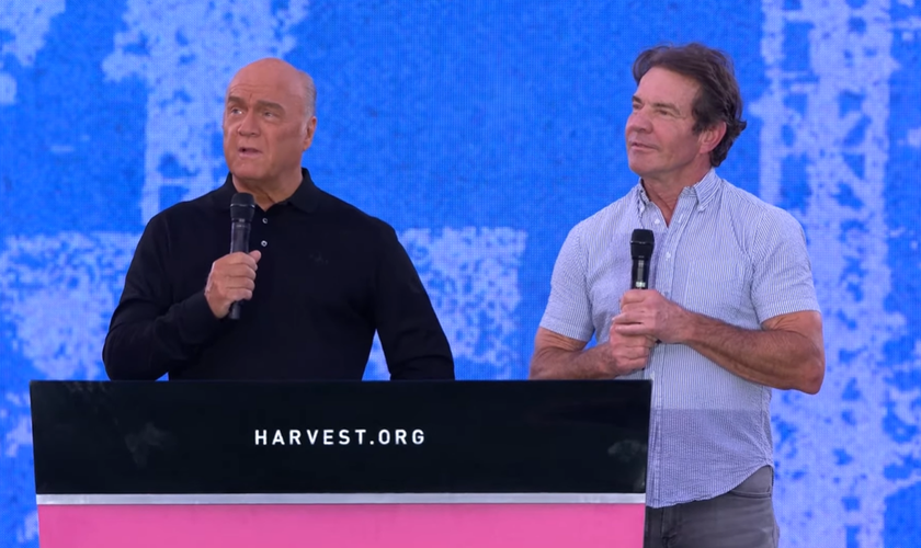 Greg Laurie e Dennis Quaid. (Foto: Reprodução/YouTube/Pastor Greg Laurie)