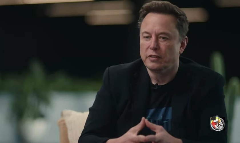 Elon Musk: “Há uma sabedoria tremenda em dar a outra face.” (Captura de tela/YouTube/Matt Pocius on Tesla Stock & Money)