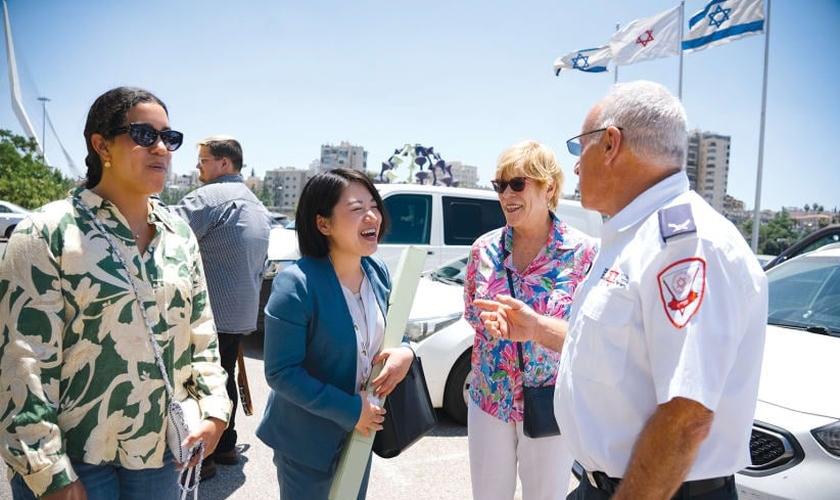 Megumi Tabata na sede da Magen David Adom, em Jerusalém. (Foto: Michio Nagata)