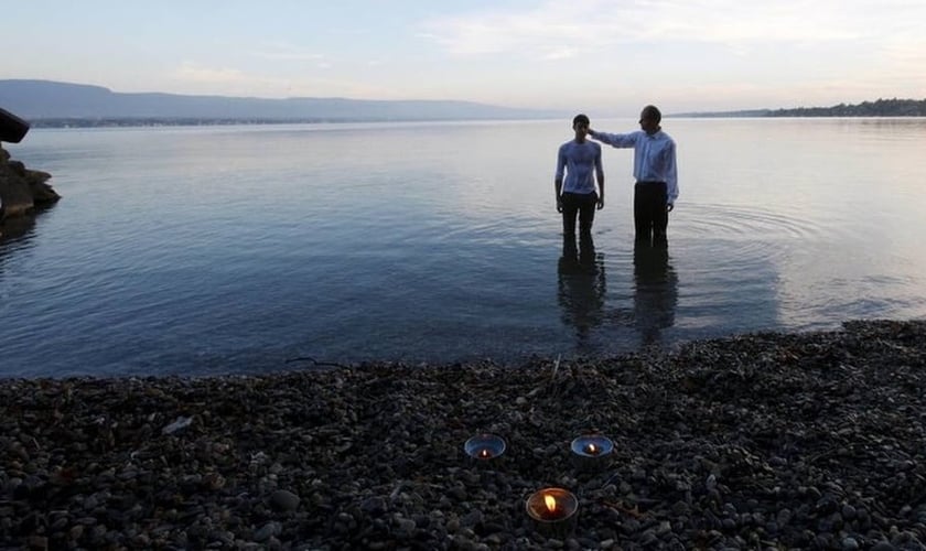 Batismos são proibidos no Lago de Genebra. (Foto: Réseau Évangélique Suisse).