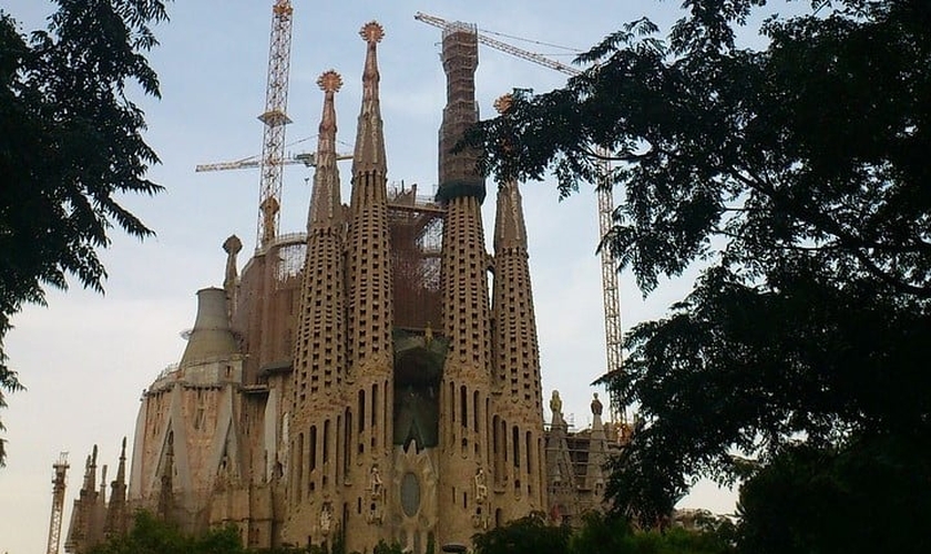 Igreja Sagrada Família, em Barcelona, projetada por Antoni Gaudí. (Foto: Pixabay/Spinheike)