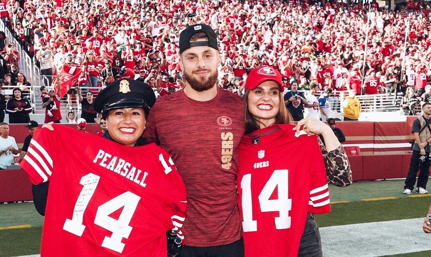 Jogado do San Francisco 49ers, Ricky Pearsall volta ao campo após ser baleado em assalto. (Foto: San Francisco 49ers/Facebook)