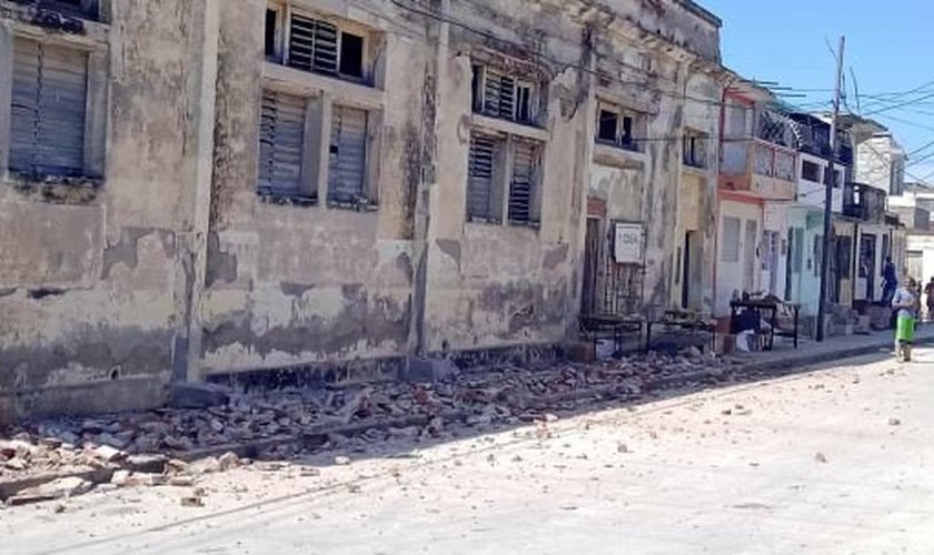 Destroços após os terremotos em Cuba. (Foto: Baptist Press).