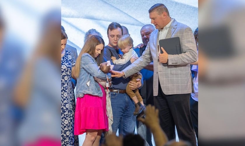 A família na igreja. (Foto: Reprodução/AG News)