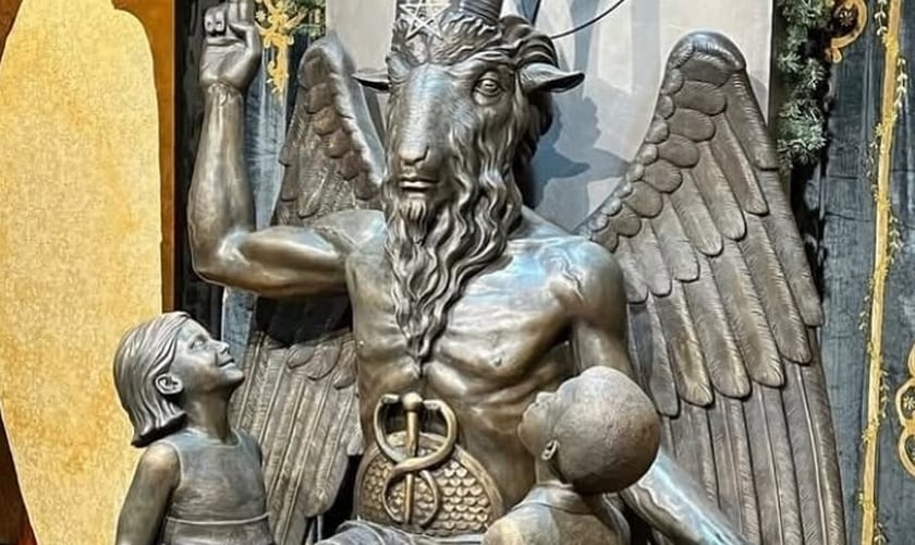 Estátua do ídolo pagão Baphomet, utilizada pelo Templo Satânico. (Foto: The Satanic Temple/Instagram)