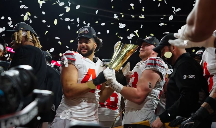 Atletas após a vitória. (Foto: Reprodução/Instagram/Ohio State Buckeyes)