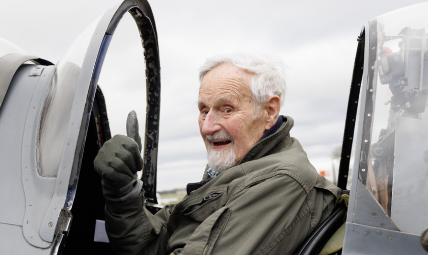 Jack Hemmings foi o piloto mais velho a pilotar um Spitfire. (Foto: Jonathan Buckmaster/MAF)