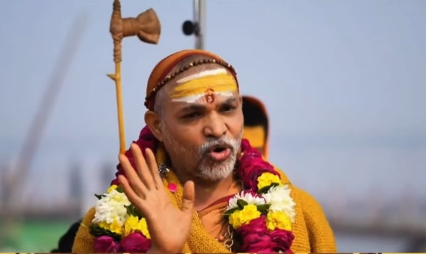 O sacerdote hindu Shankrachrya Avimuteshwaranand. (Foto: Reprodução/YouTube/IBC24).