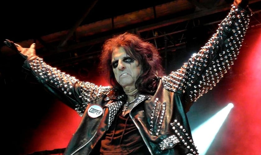 Alice Cooper em show, na Itália. (Foto: Wikipedia)