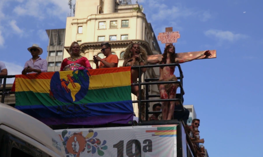 Parada LGBT de 2015 em São Paulo. (Foto: Reprodução/YouTube/Carta Capital).