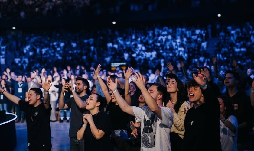 Cristãos durante o evento. (Foto: Reprodução/Instagram/Gather25)