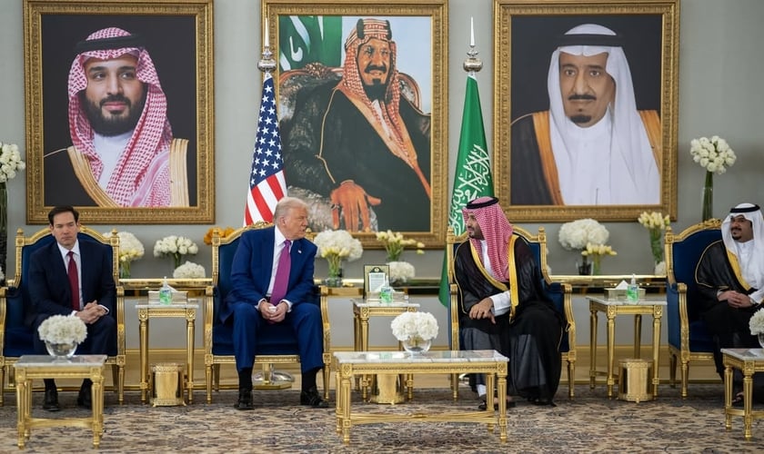 Trump se reúne em Riade com o príncipe herdeiro Mohammed bin Salman. (Foto: White House)