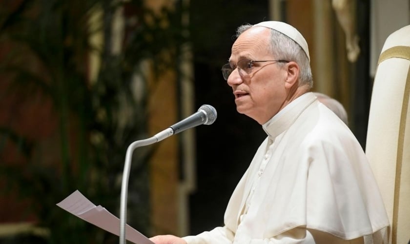 Papa Leão em discurso a diplomatas no Vaticano. (Foto: Vatican Media).