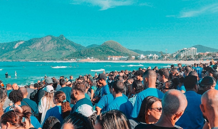 Os novos convertidos deram testemunho público de sua fé em Jesus. (Foto: Instagram/Igreja Batista Atitude).