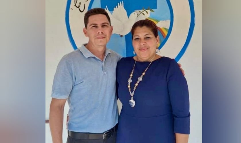 Os pastores Luis Guillermo Borjas e Roxana Rojas. (Foto: CSW).