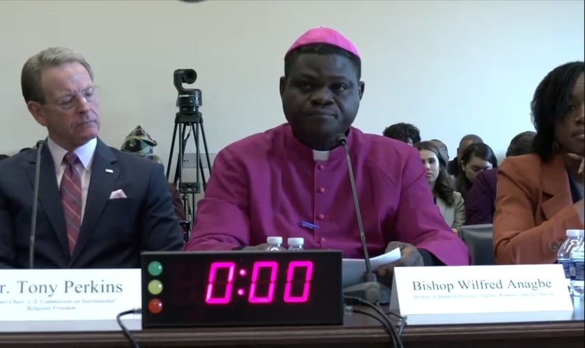 O bispo Wilfred Anagbe no Congresso dos EUA. (Foto: Reprodução/Africa Subcommittee/Fox News).