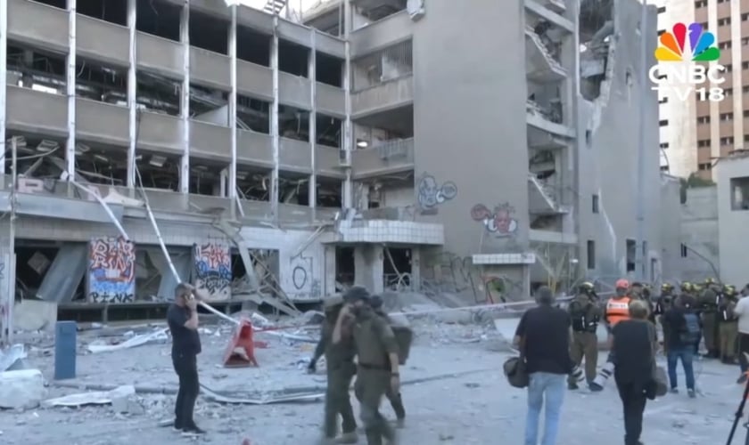 Um míssil iraniano atingiu o Soroka Medical Center. (Foto: Reprodução/YouTube/CNBC-TV18).