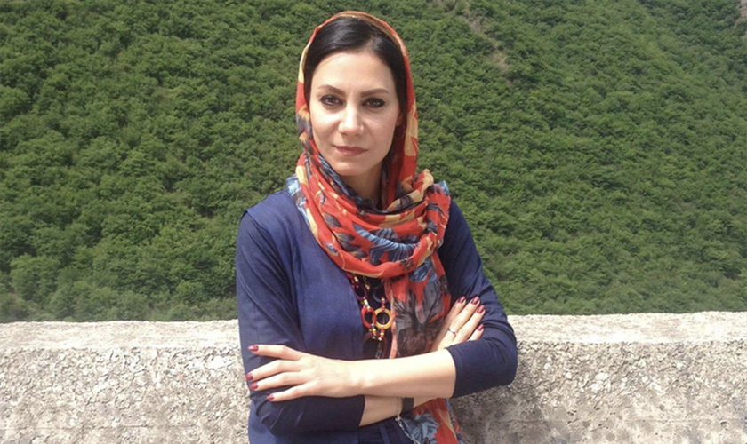 Laleh Saati se converteu do islamismo para o cristianismo. (Foto: Facebook)